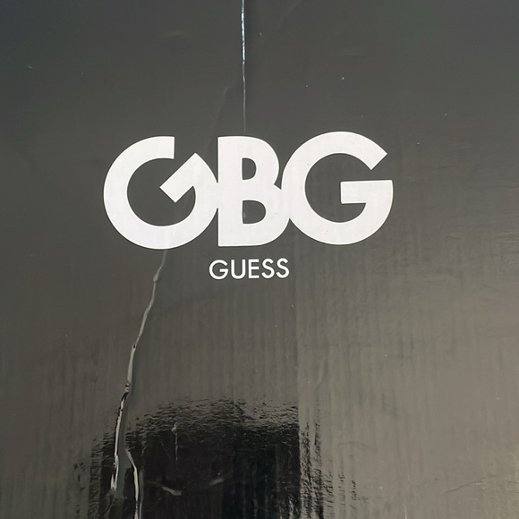 Black color - Picture 3 of 4